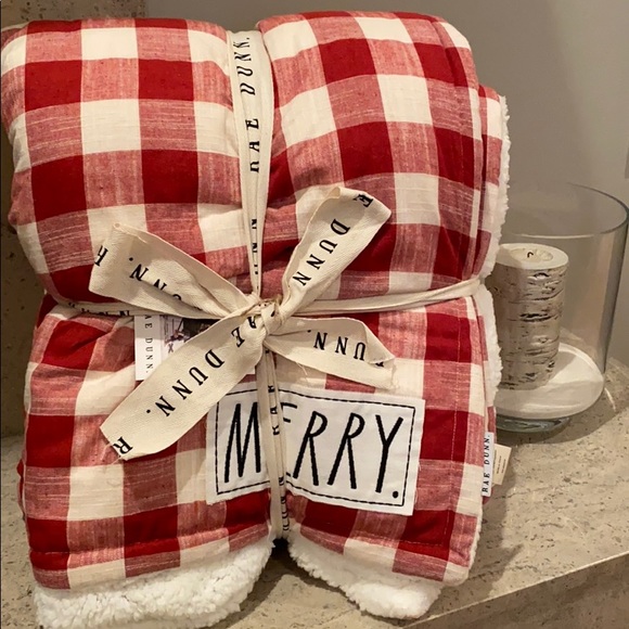 Rae Dunn “Merry” Sherpa Queen Blanket With Patch - Picture 3 of 14